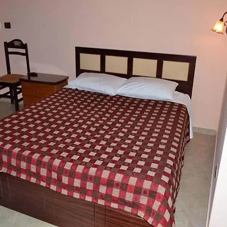 George 3* Korça