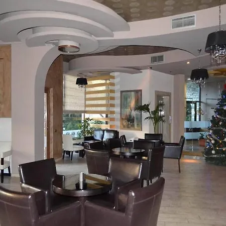 George 3* Korça