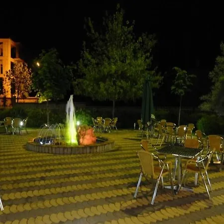 George 3* Korça