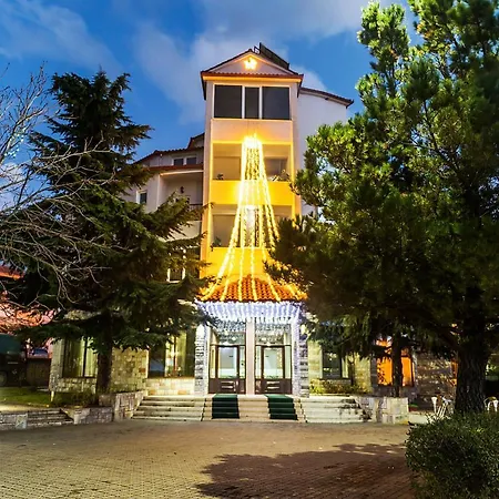 Отель George Корча