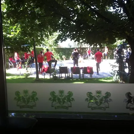 Отель George Корча